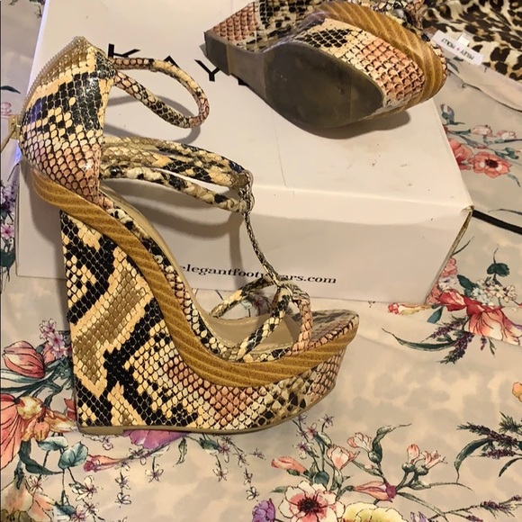 Kathleen By Los Ángeles wedges - Picture 2 of 2